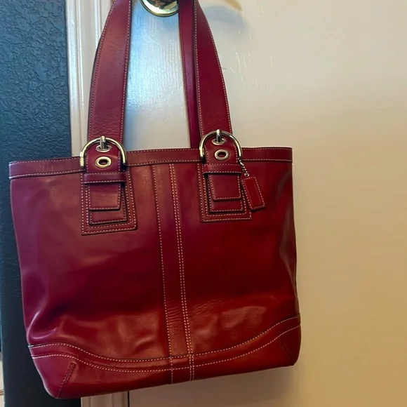 Red Coach bag - Picture 1 of 4